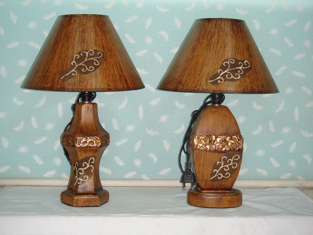 CERAMIC TABLE LAMP