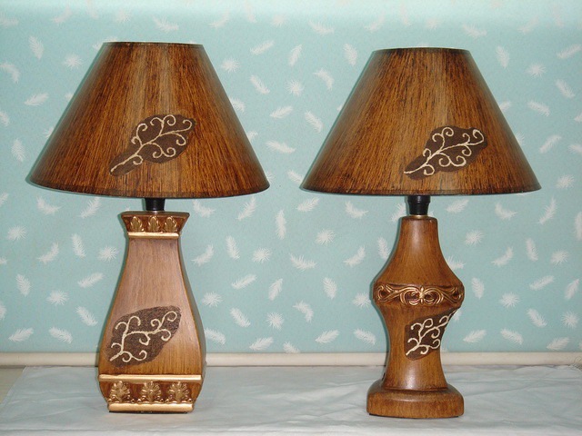 CERAMIC TABLE LAMP