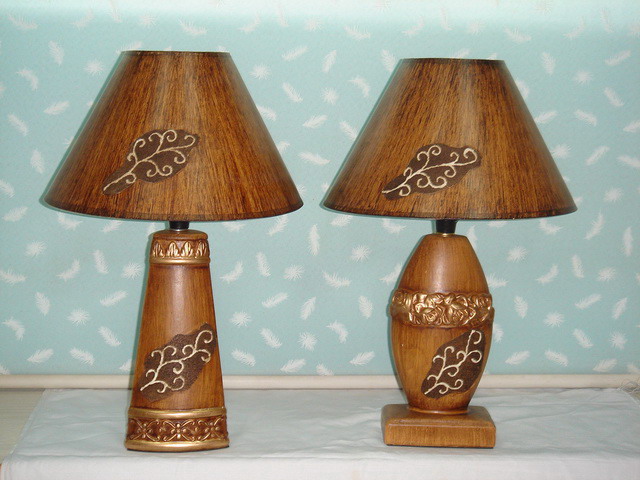 CERAMIC TABLE LAMP