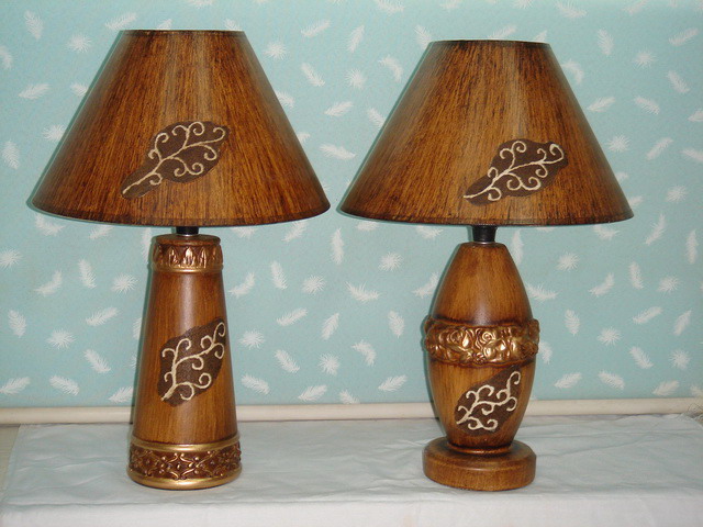 CERAMIC TABLE LAMP