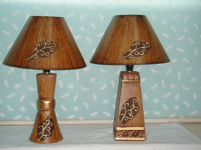 CERAMIC TABLE LAMP