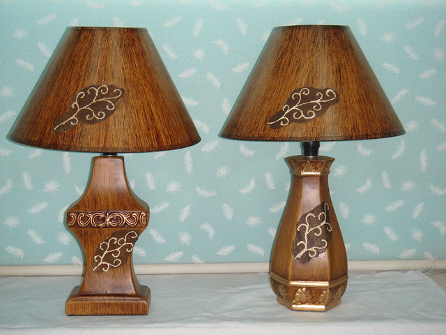 CERAMIC TABLE LAMP