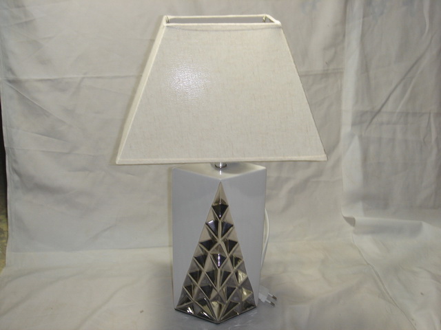 CERAMIC TABLE LAMP