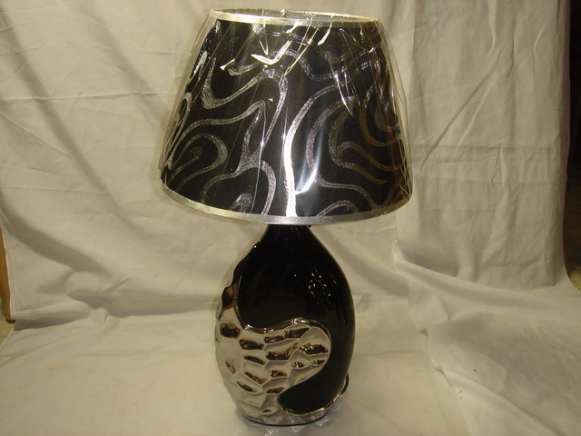 CERAMIC TABLE LAMP