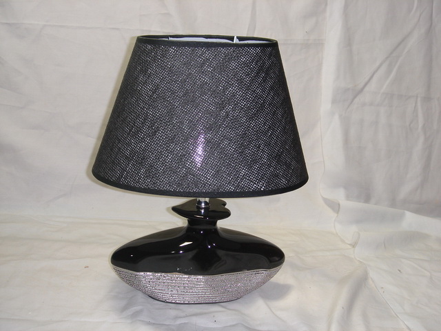 CERAMIC TABLE LAMP